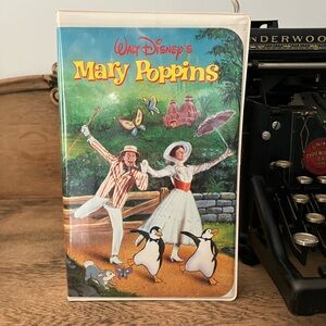 Disney Mary Poppins VHS - Colorful Cover